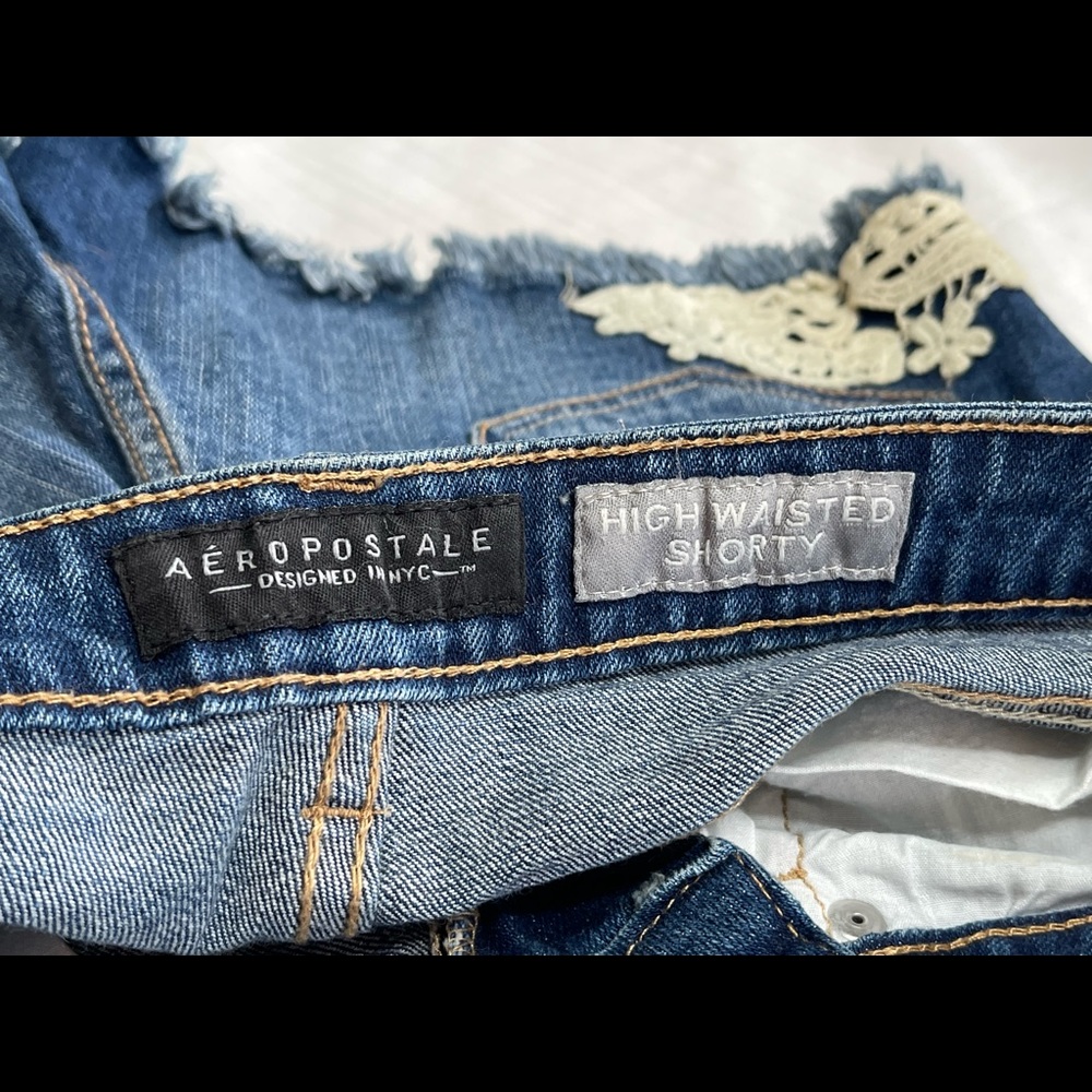 Size 4 High Waisted Aéropostale Lace Shorts.